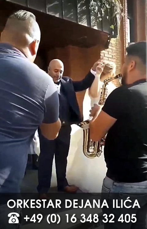 Dočekivanje mladenaca nakon venčanja